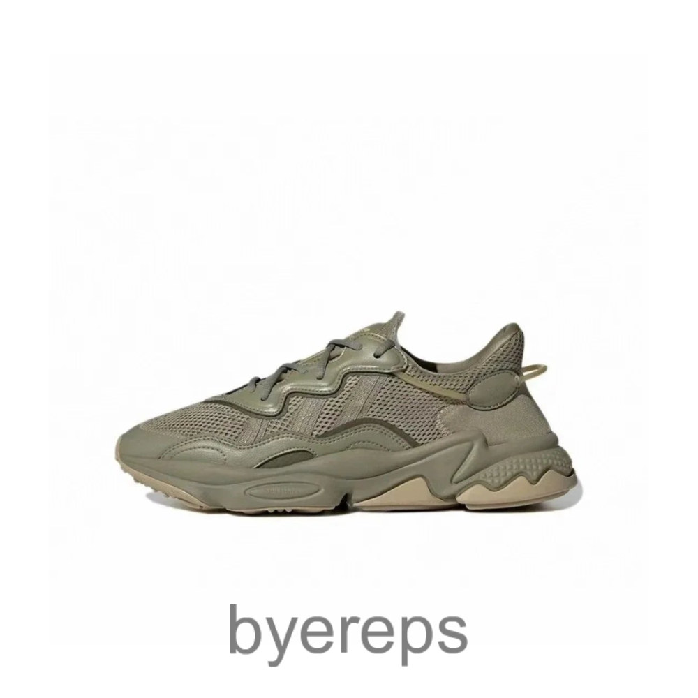Adidas OZWEEGO — photo 2 of 4