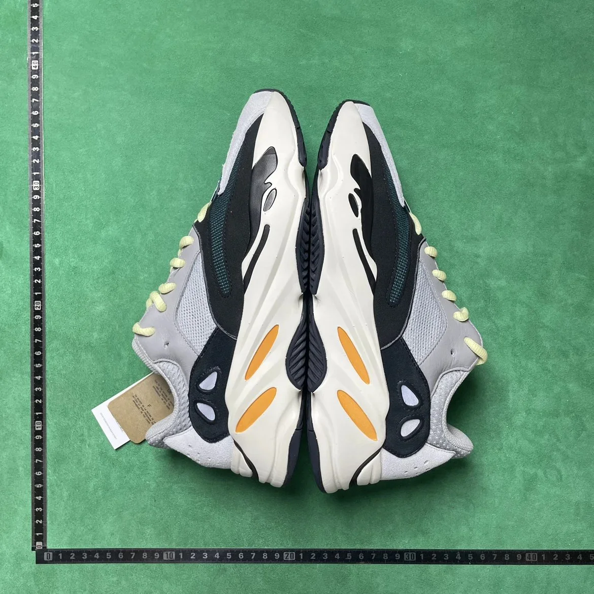 Adidas Yeezy Boost 700