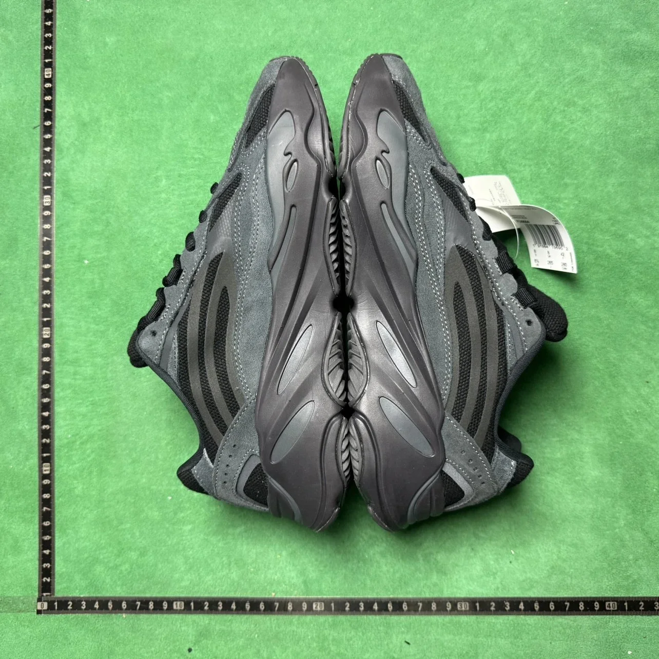 adidas Yeezy Boost 700 V2