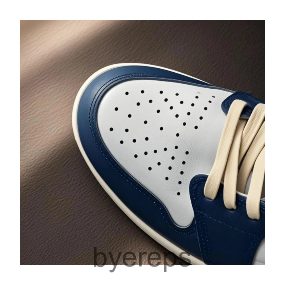 Air Jordan 1 High UNC — photo 2 of 4