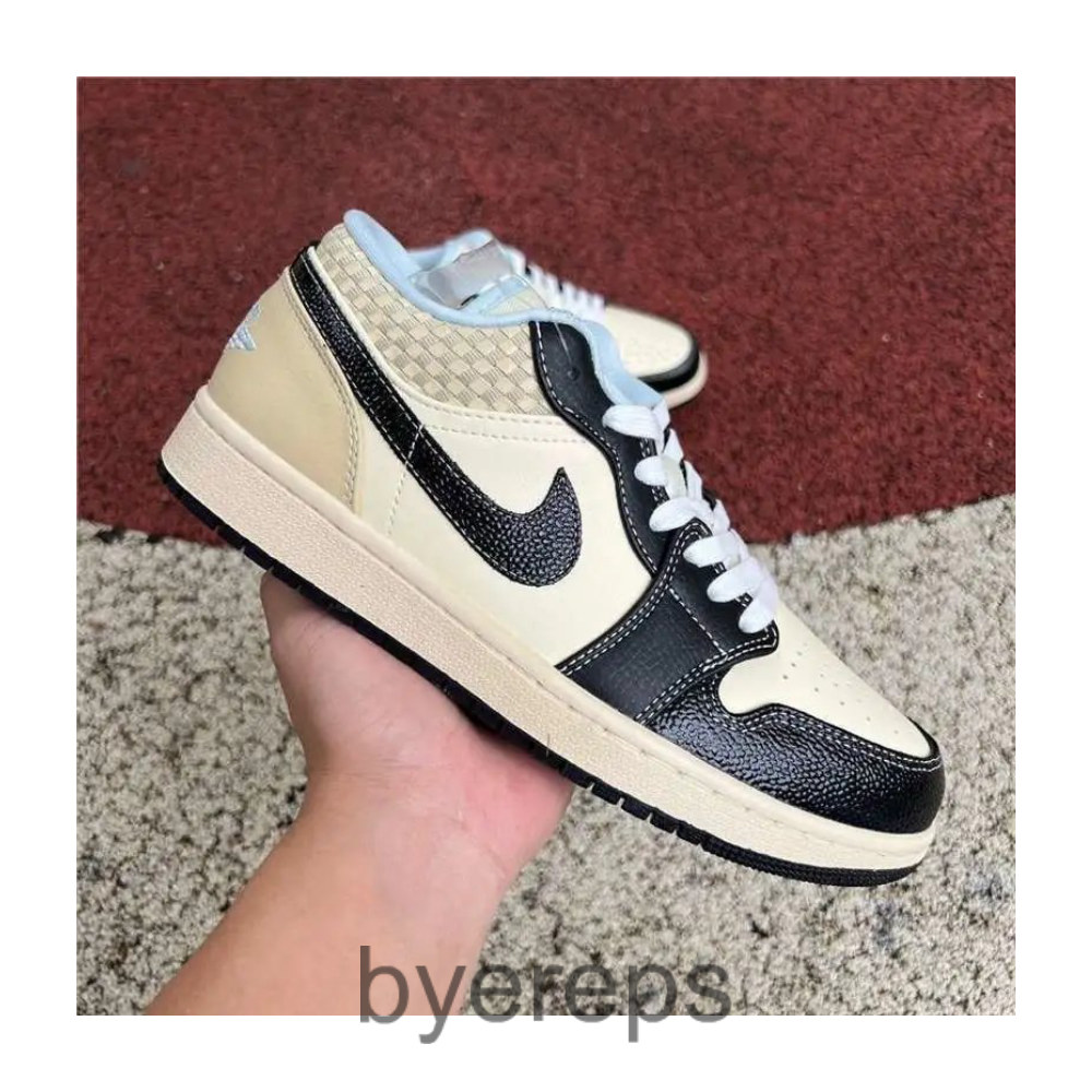 Air Jordan 1 Low Shadow — photo 2 of 4