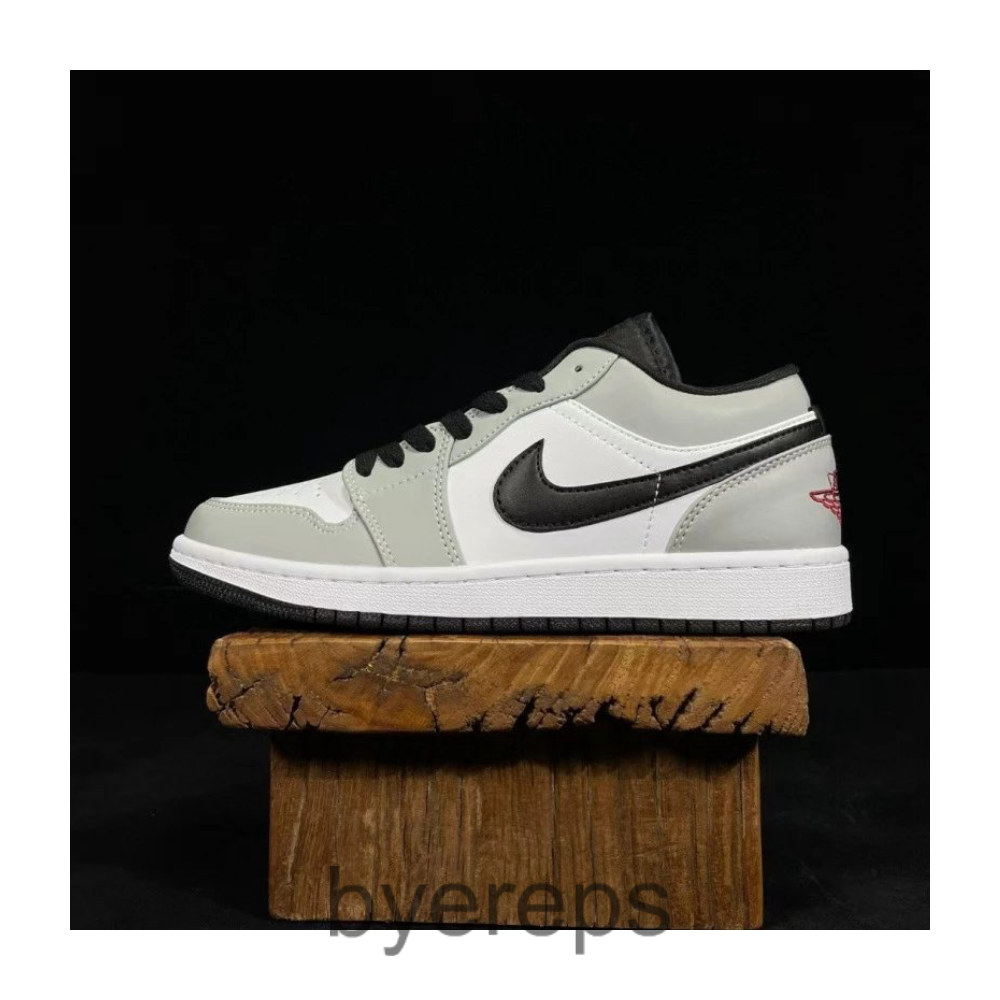 Air Jordan 1 Low Smoke Poland — photo 3 of 4