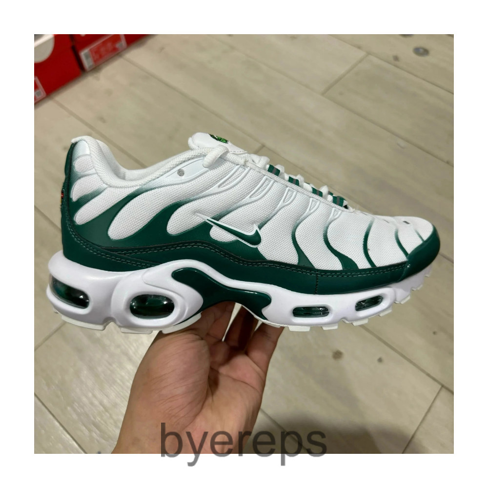 Nike Air Max Plus — photo 3 of 4