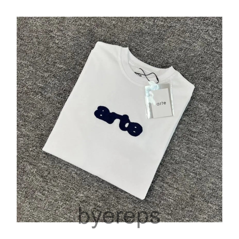 Unbranded Arte tee ( has tons of em ) — photo 2 of 4