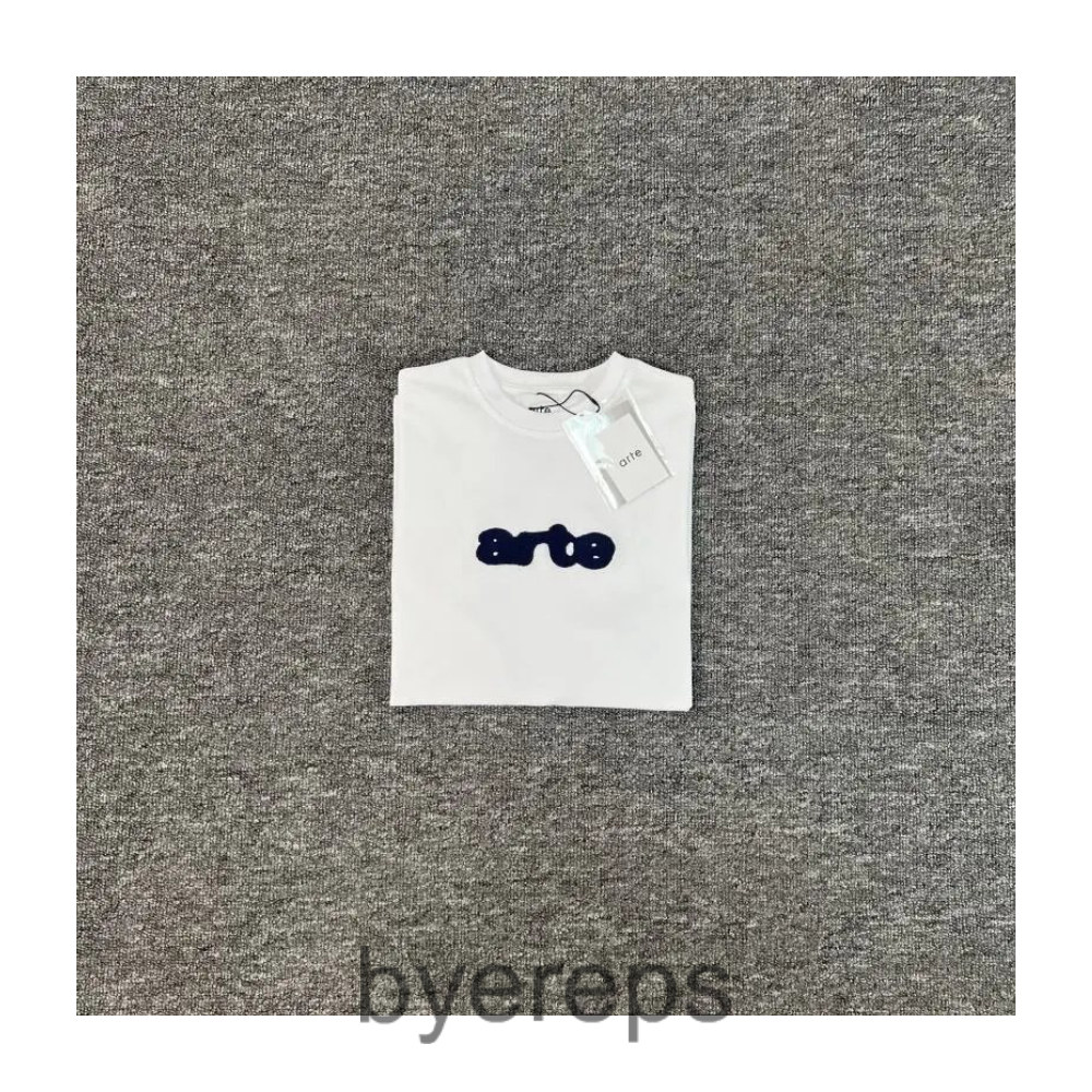 Unbranded Arte tee ( has tons of em ) — photo 3 of 4