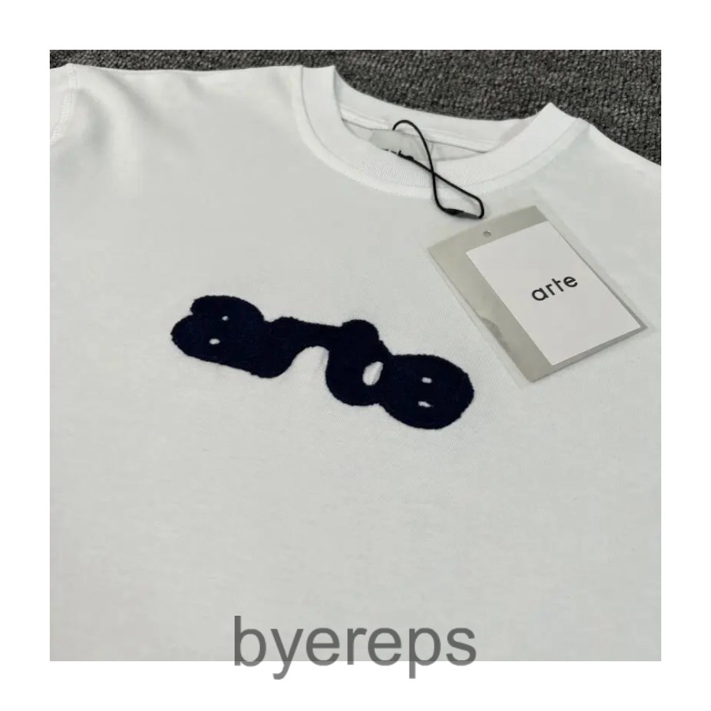 Unbranded Arte tee ( has tons of em ) — photo 4 of 4