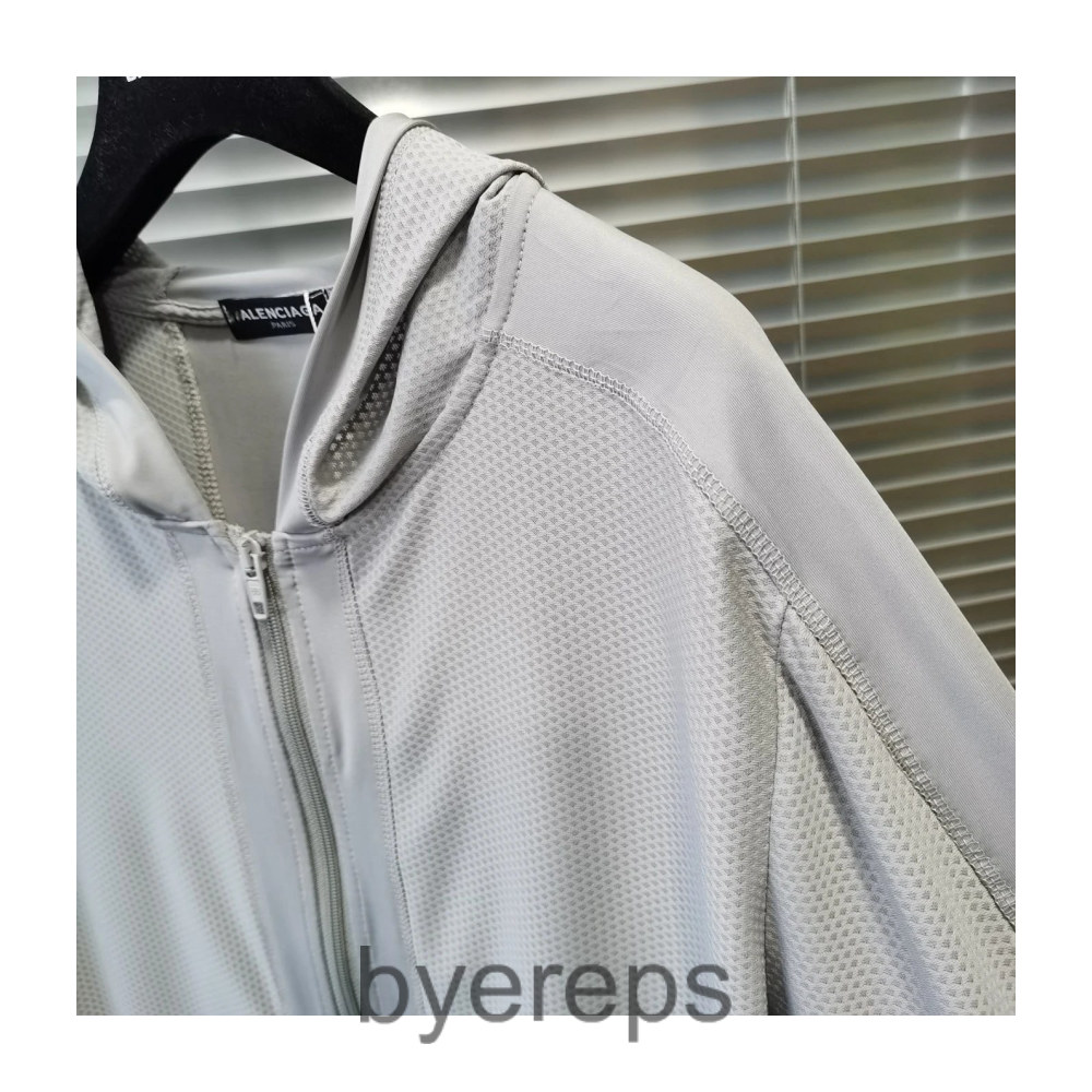 Balenciaga 3b Hoodie — photo 4 of 4