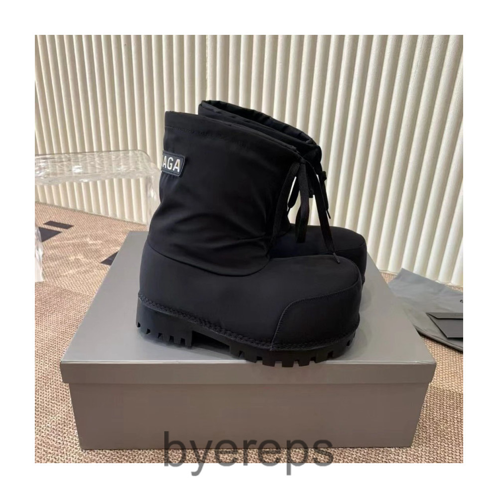Balenciaga Alaska Boots — photo 2 of 4