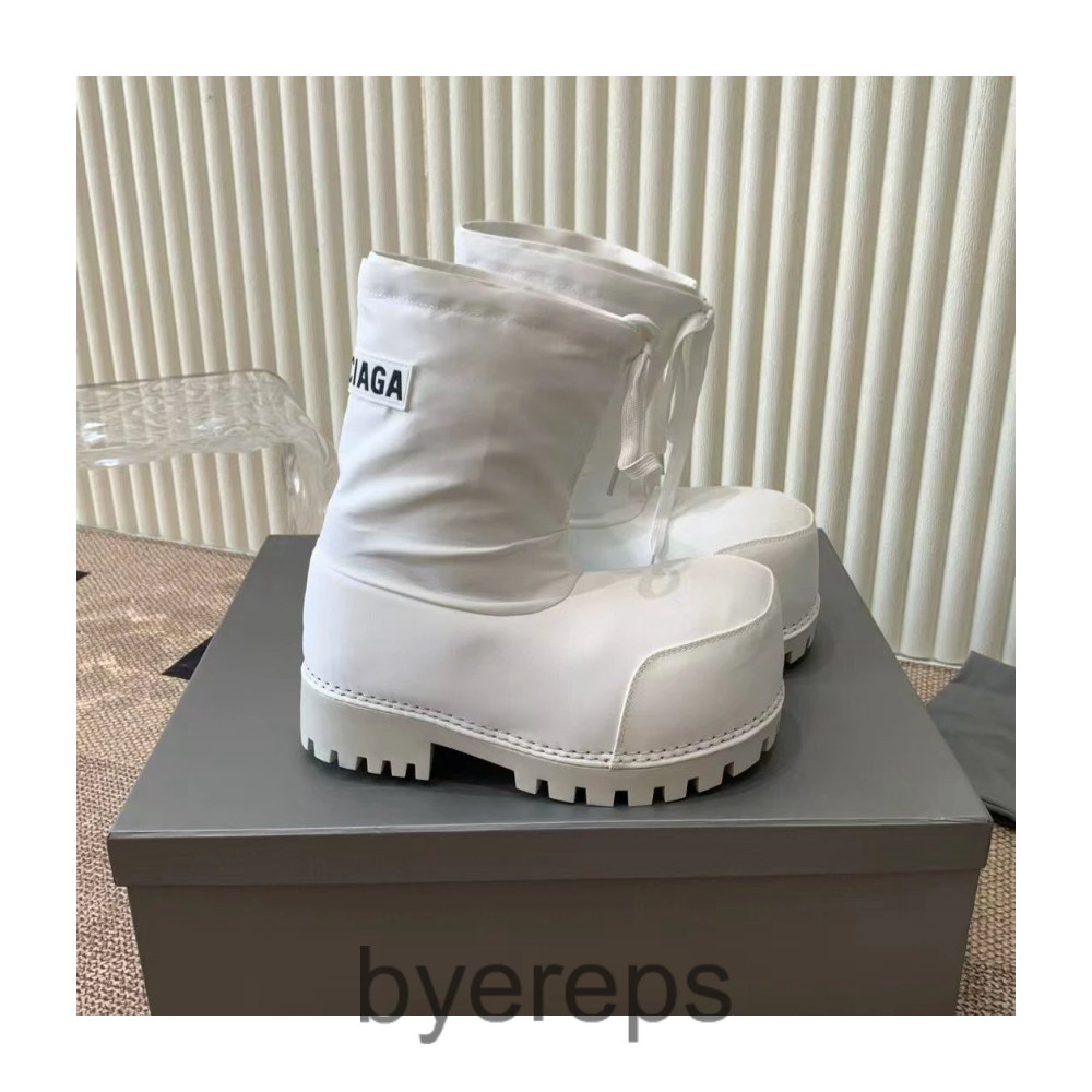 Balenciaga Alaska Boots — photo 3 of 4
