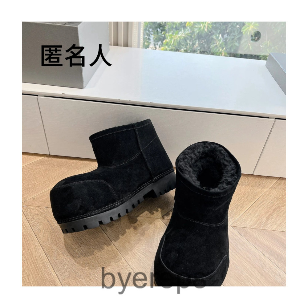 Balenciaga Alaska Boots — photo 2 of 4