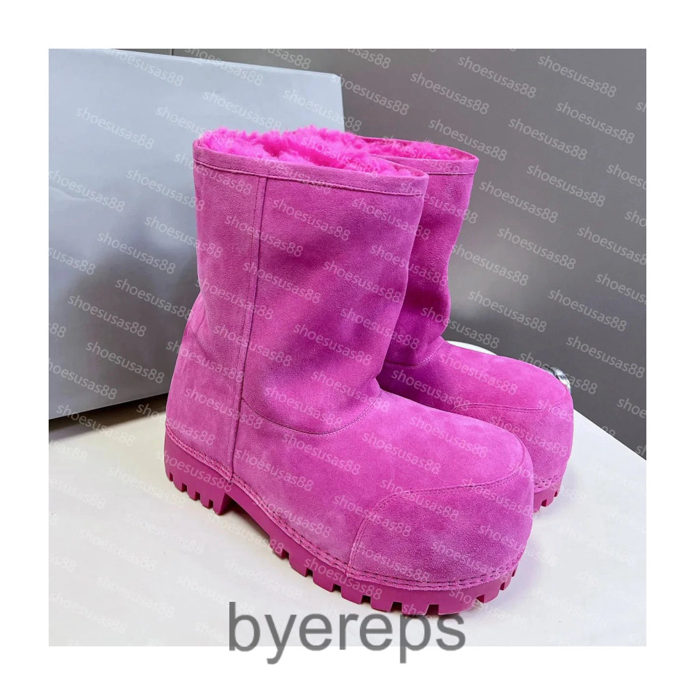 Balenciaga Alaska Fur Boots — photo 4 of 4