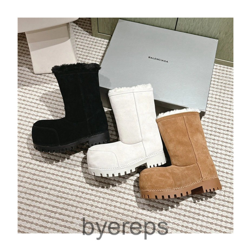 Balenciaga Alaska Fur Boots — photo 4 of 4