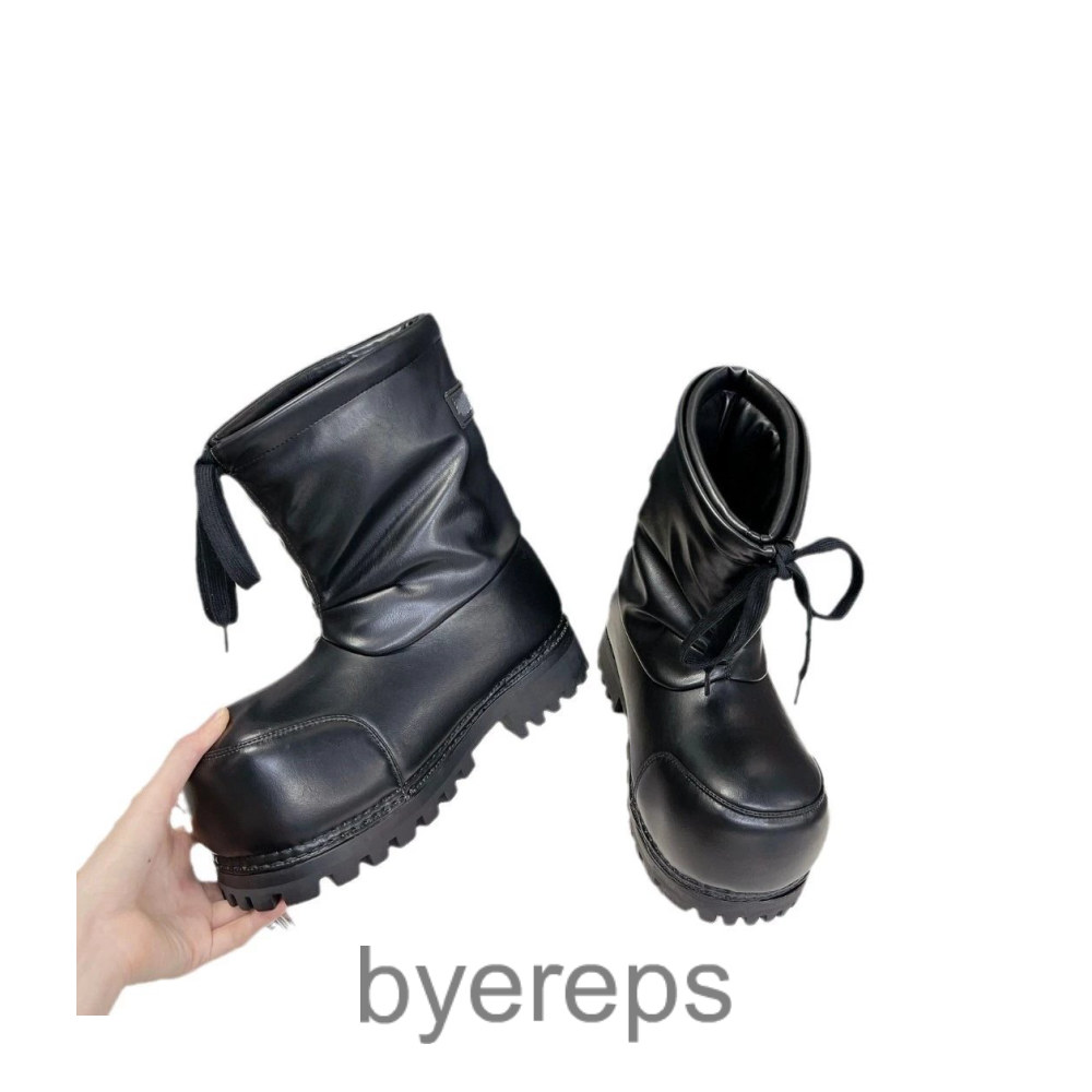 Balenciaga Alaska Shor Tub Fur Boots — photo 2 of 4
