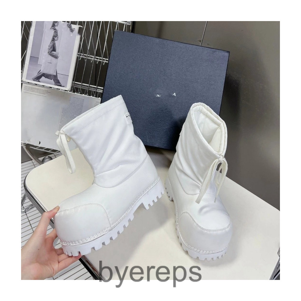 Balenciaga Alaska Shor Tub Fur Boots — photo 3 of 4