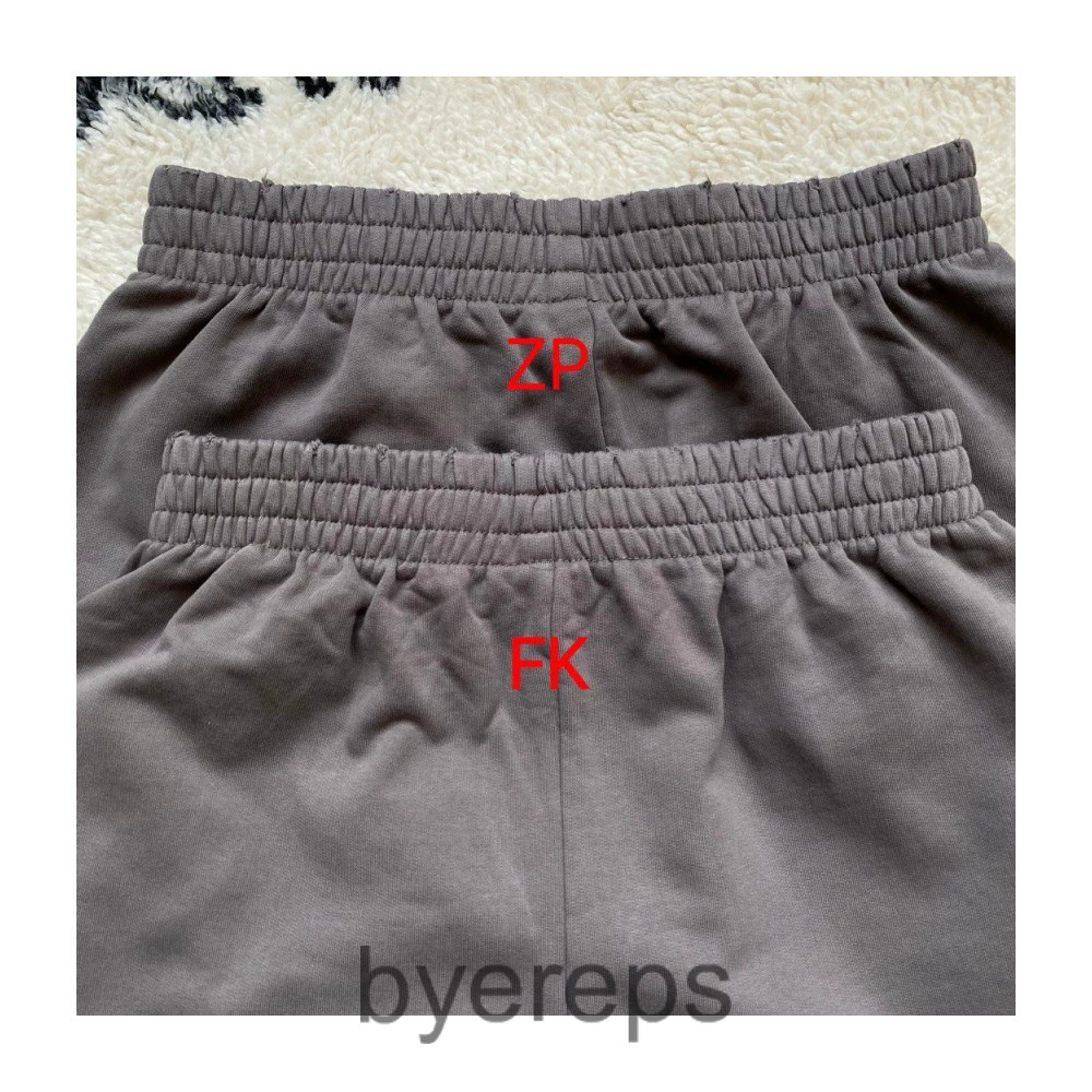 Balenciaga Baggy Sweatpants — photo 3 of 4