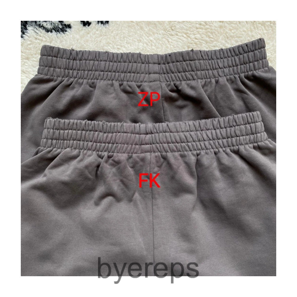 Balenciaga Baggy Sweatpants — photo 3 of 4