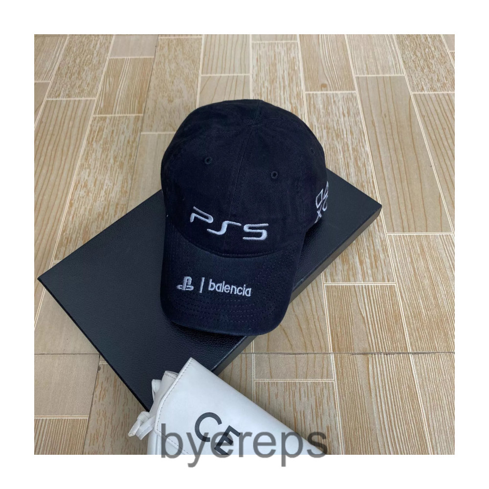 Balenciaga Caps — photo 3 of 4