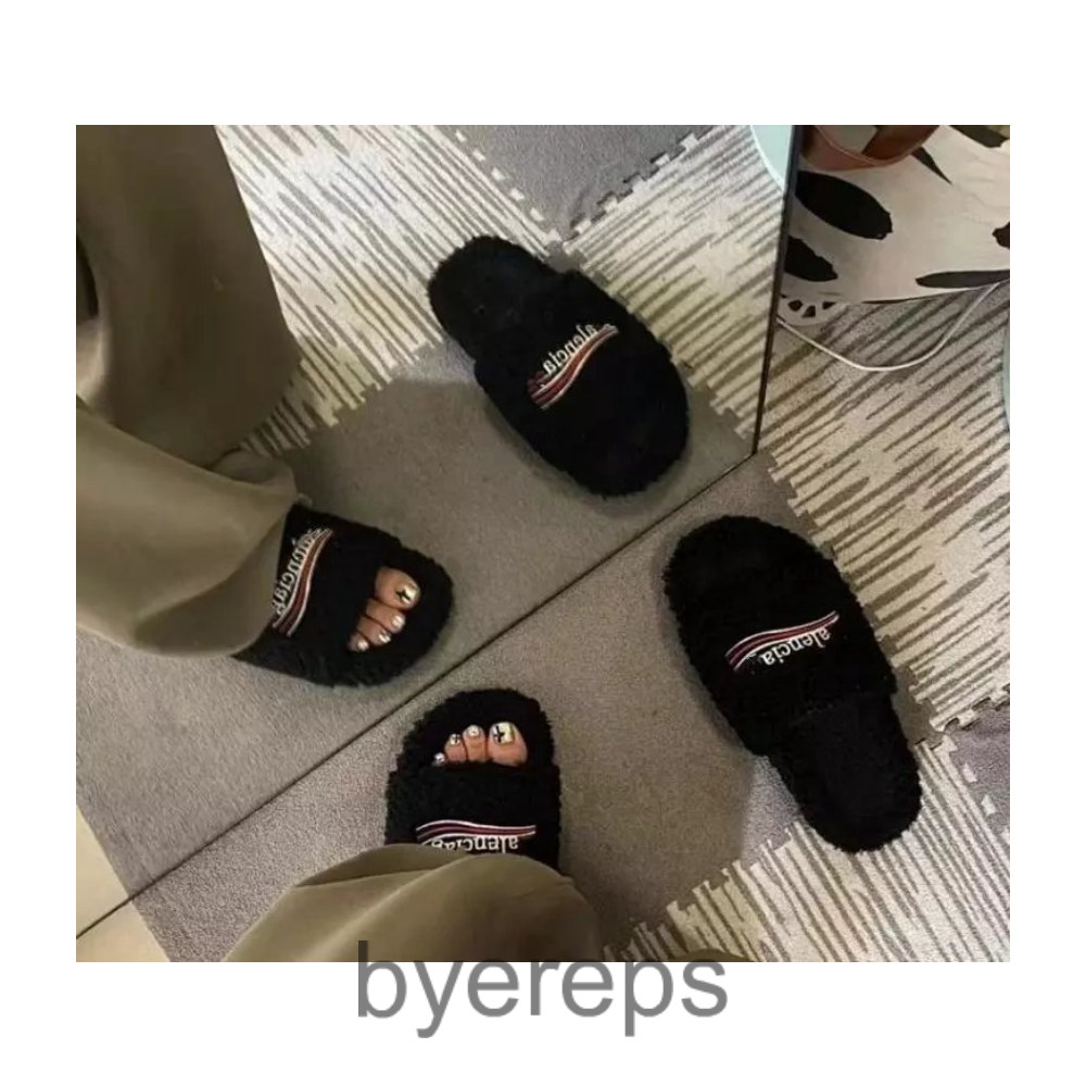 Balenciaga Fur Slides — photo 4 of 4