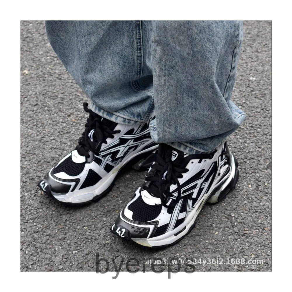 Balenciaga Graffiti Runners — photo 3 of 4