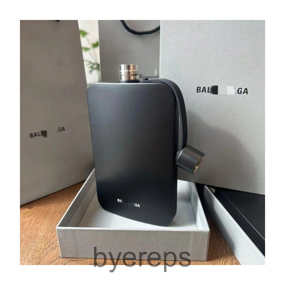 Balenciaga Hydro Flask — photo 2 of 4