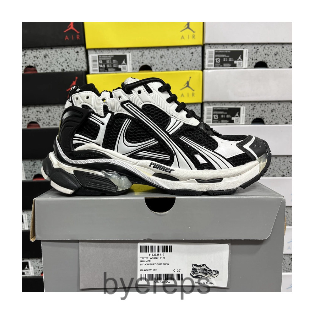 Balenciaga iridescent runner — photo 3 of 4