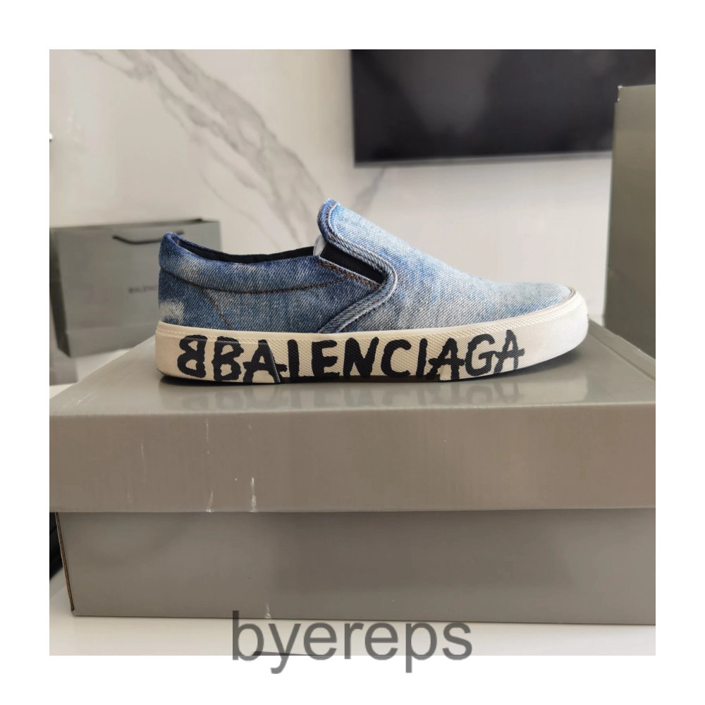 Balenciaga Paris Piercing — photo 2 of 4