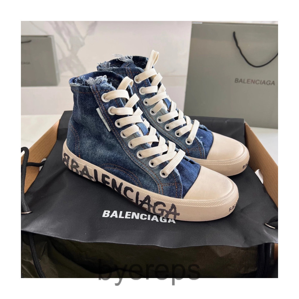 Balenciaga Paris Piercing — photo 4 of 4