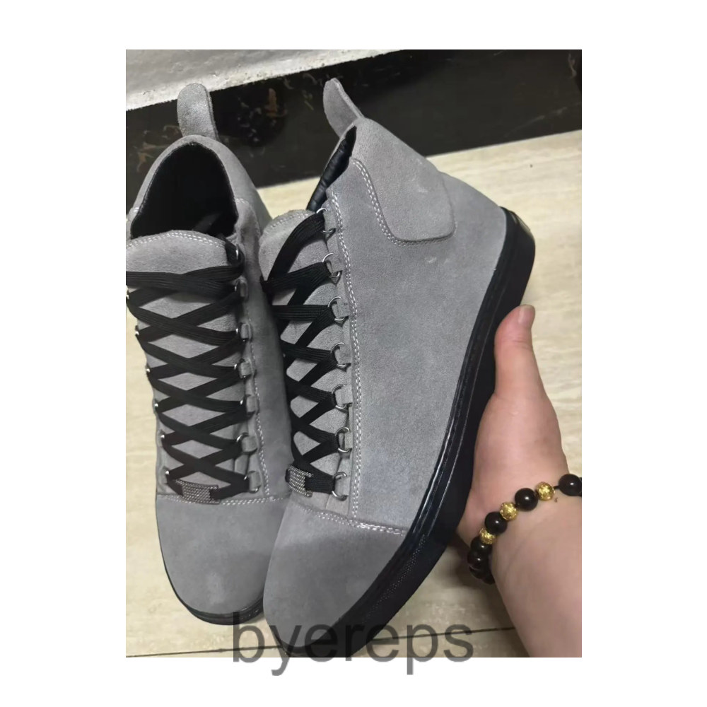 balenciaga seude arenas — photo 2 of 4