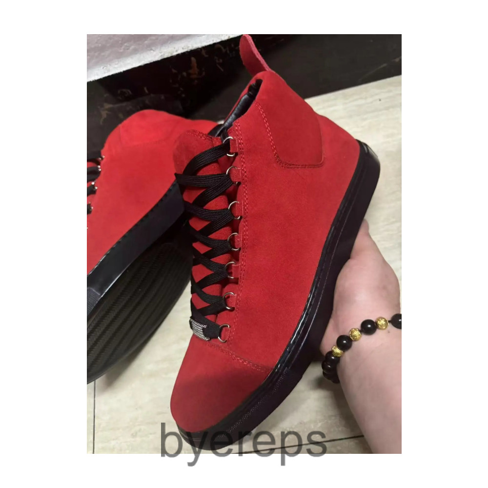 balenciaga seude arenas — photo 3 of 4