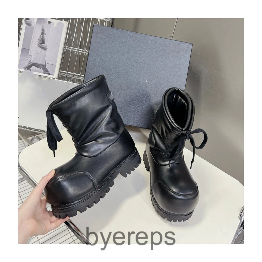 Balenciaga Skiwear Alaska Boots — photo 3 of 4