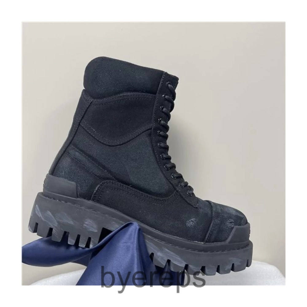 Balenciaga Strike Boot — photo 3 of 4