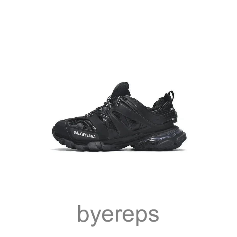 Balenciaga tracks — photo 2 of 4