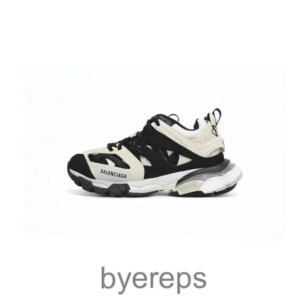 Balenciaga tracks — photo 4 of 4