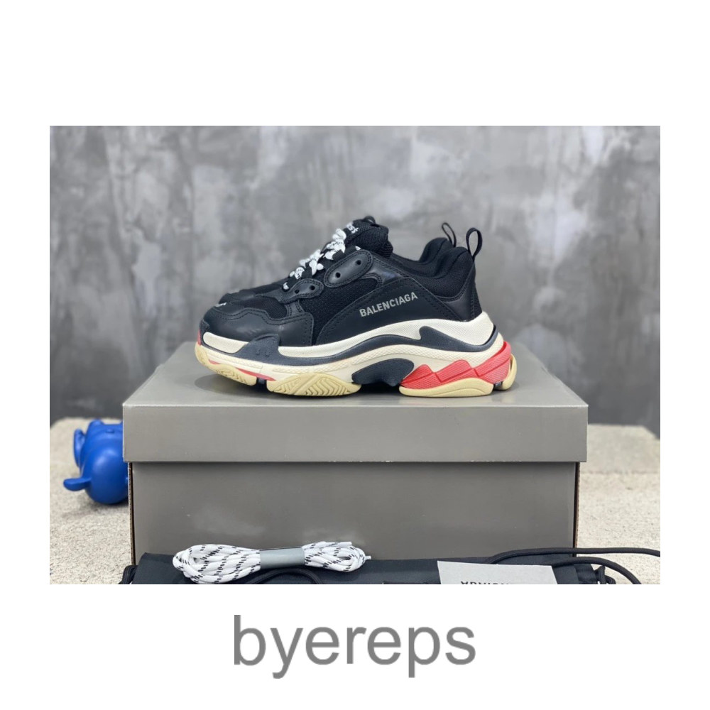 Balenciaga Triple S Black — photo 2 of 4