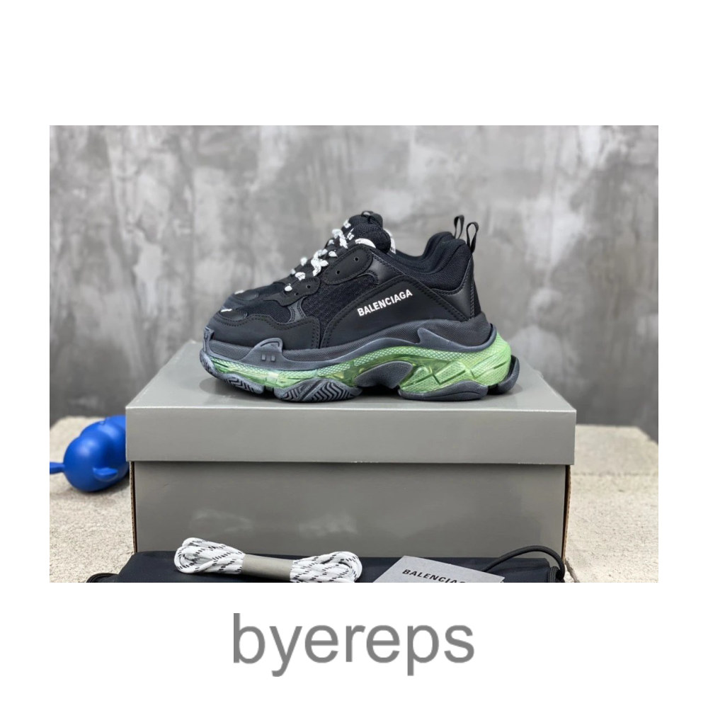 Balenciaga Triple S Black — photo 3 of 4