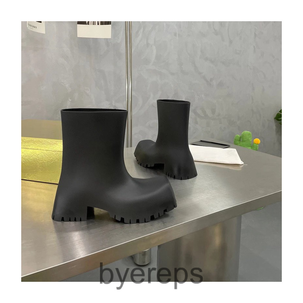 Balenciaga Trooper Boots — photo 2 of 4