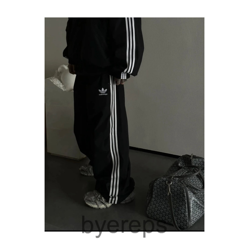 Balenciaga x Adidas Sweatpants — photo 3 of 4