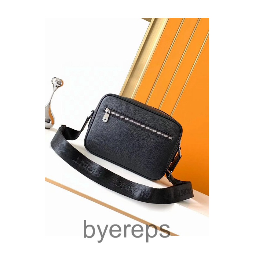 BLANC Wan * Long's Latest Small Messenger Bag