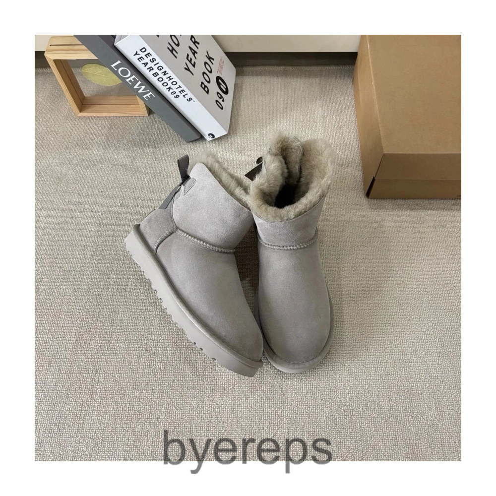 Bowtie Uggs (girl sizing) — photo 3 of 4
