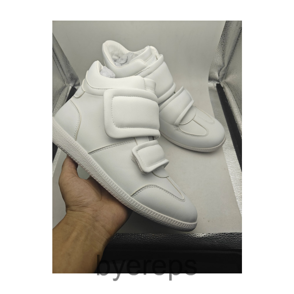 Maison Margiela Budget Margiela Clinics — photo 3 of 4
