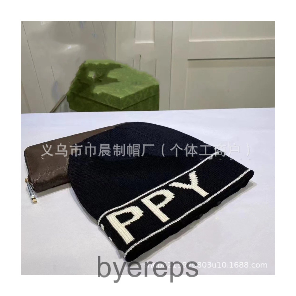 Burberry Beanie — photo 3 of 4