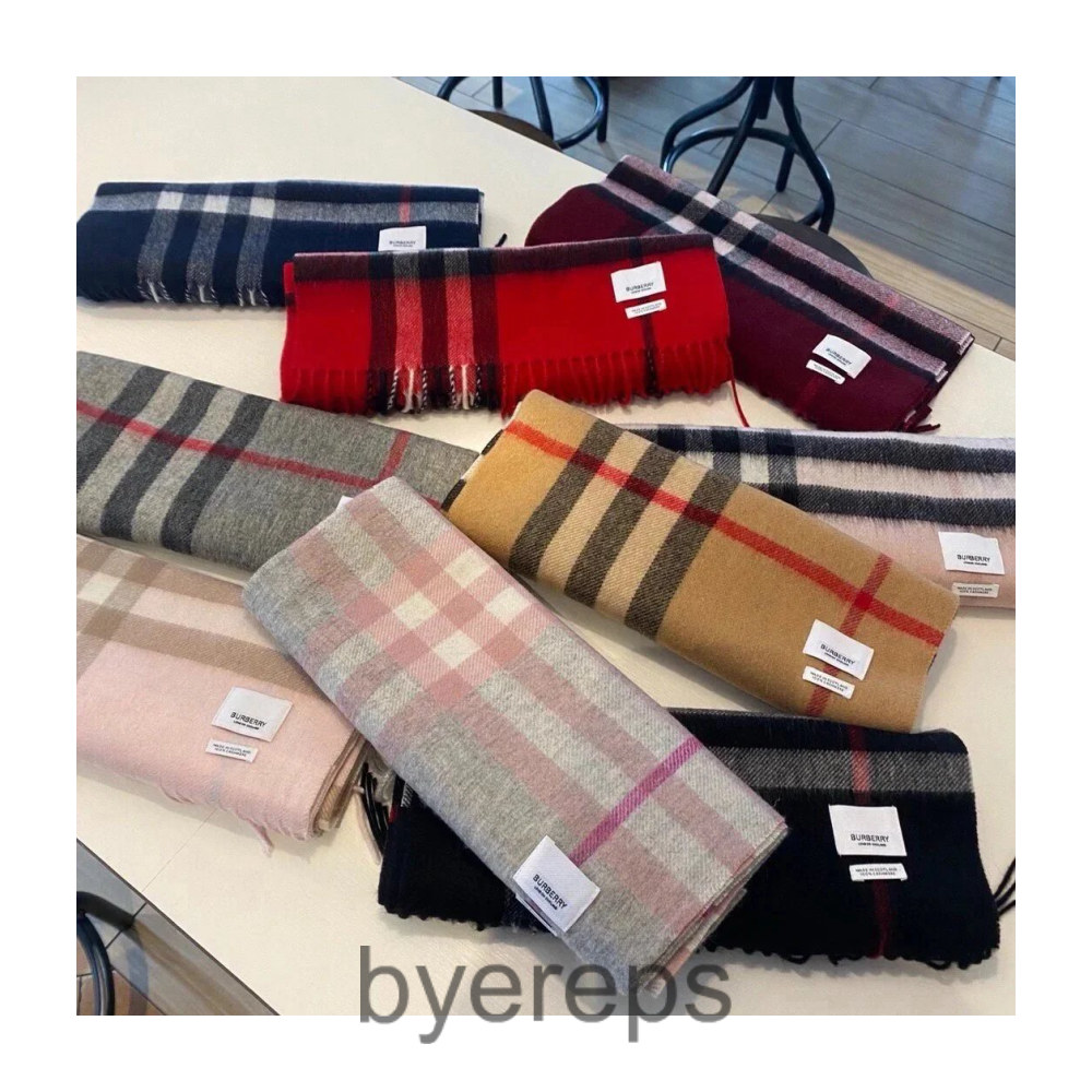 Burberry double-sided cashmere scarf — photo 2 of 4