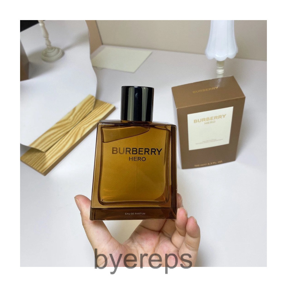 Burberry Hero Perfume — photo 4 of 4