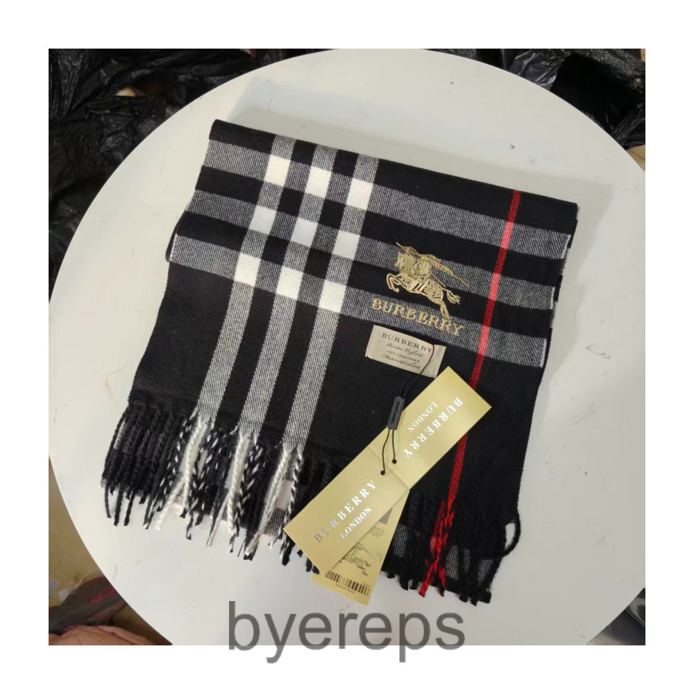 Burberry Scarf — photo 3 of 4