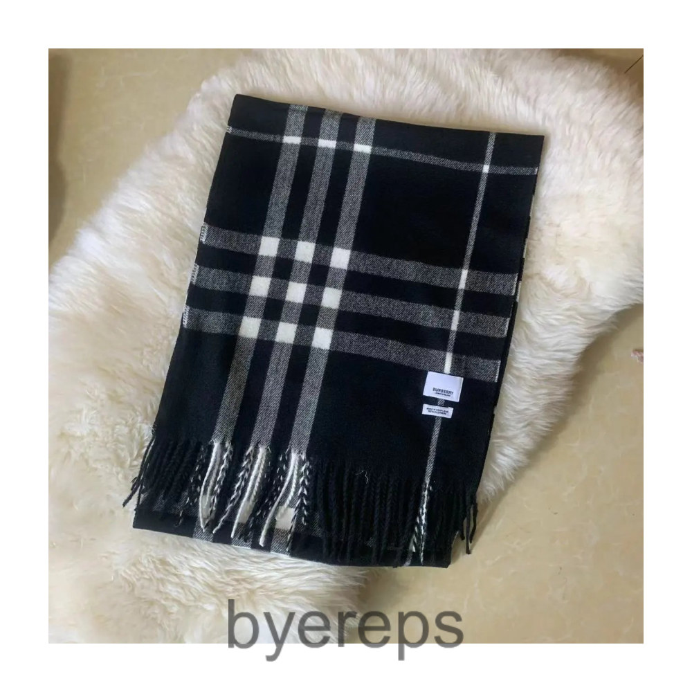 Burberry Scarf — photo 2 of 4