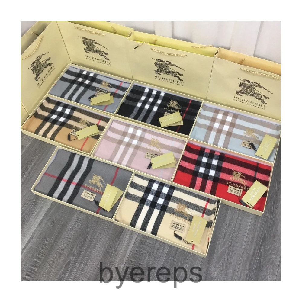 Burberry Scarf — photo 3 of 4