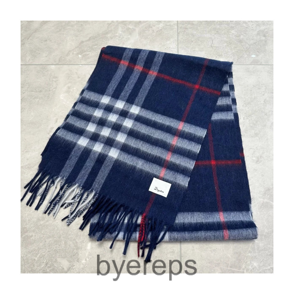 Burberry Scarf — photo 2 of 4