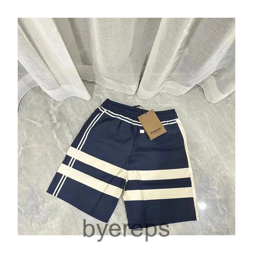 Burberry Shorts — photo 2 of 4