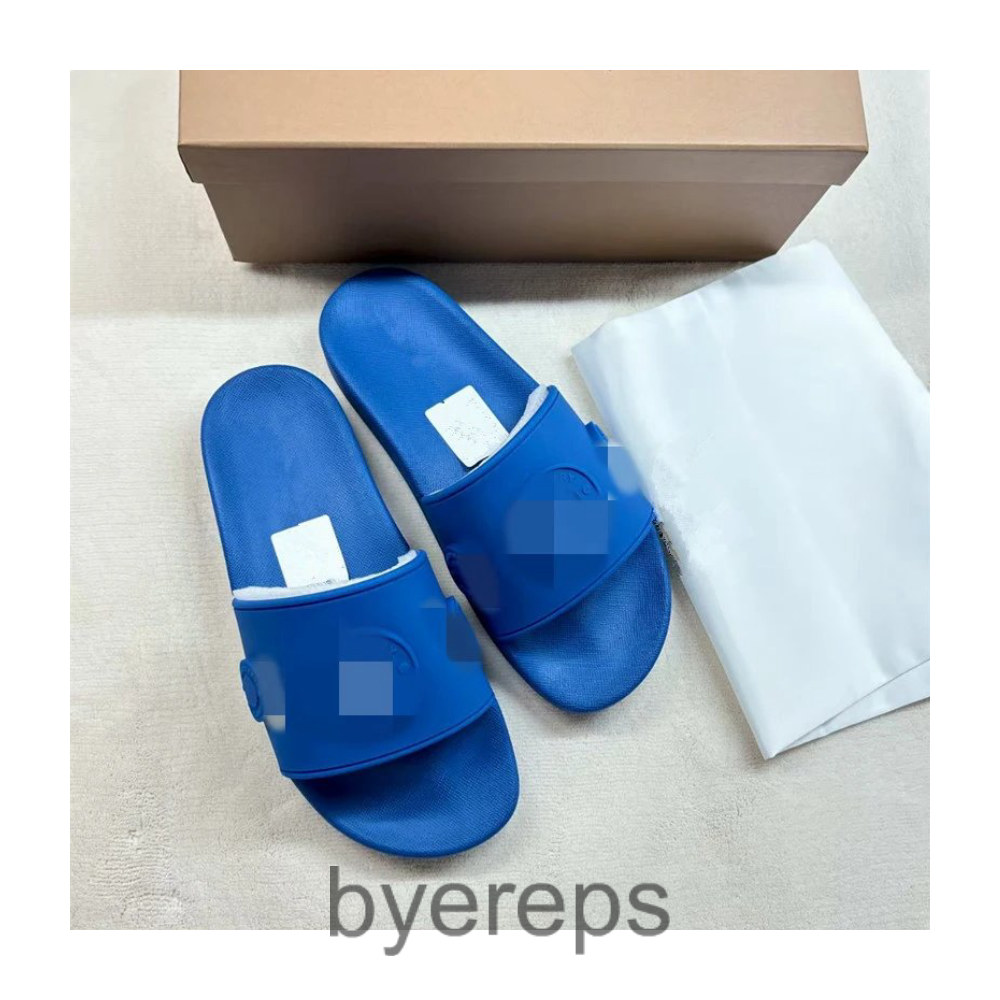 Burberry Slides — photo 2 of 4