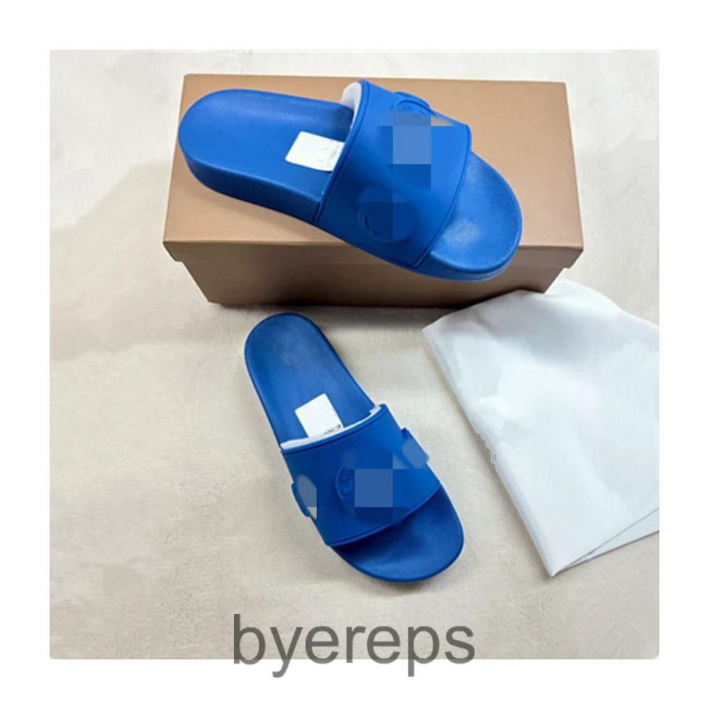 Burberry Slides — photo 3 of 4